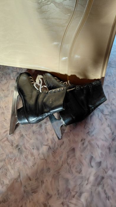 Коньки фигурнные, ботинок из кожи