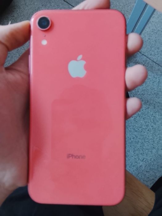 Продам iPhone XR