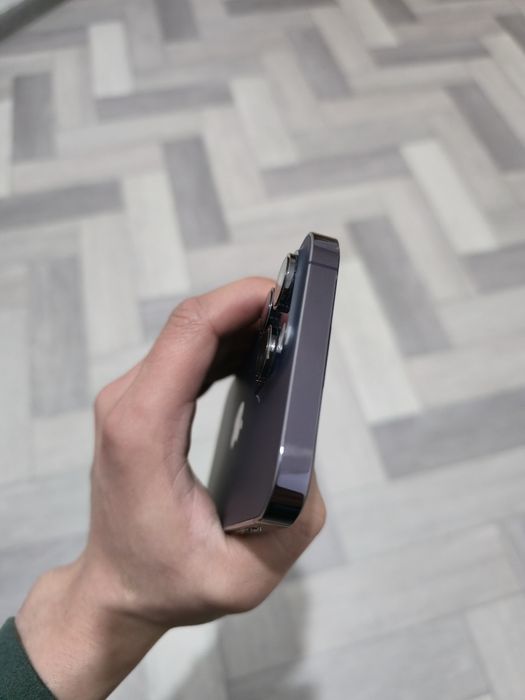 Продам Айфон 14 про макс