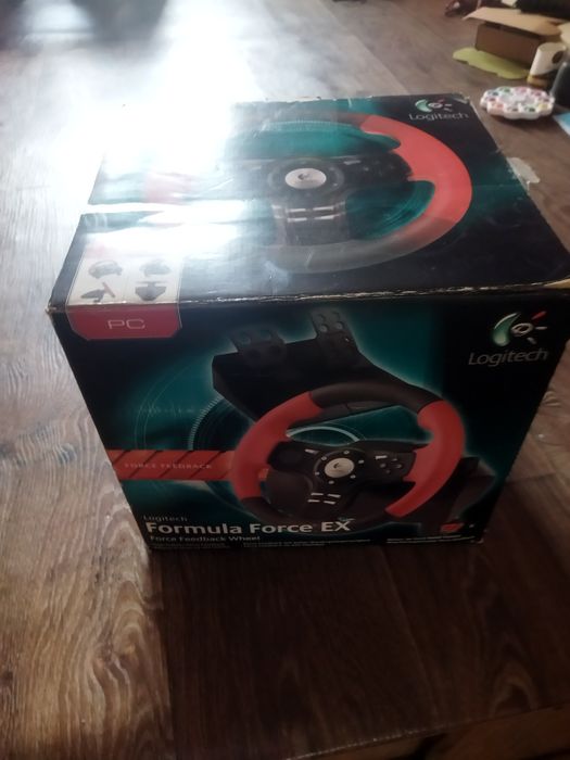 Руль с педалями.