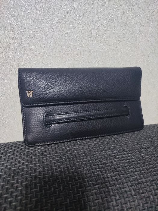 Продам кожаную барсетку.