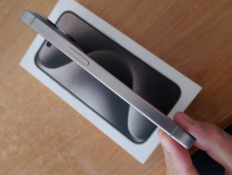 iPhone 15 Pro Natural Titanium - пълен комплект купуван от Бг