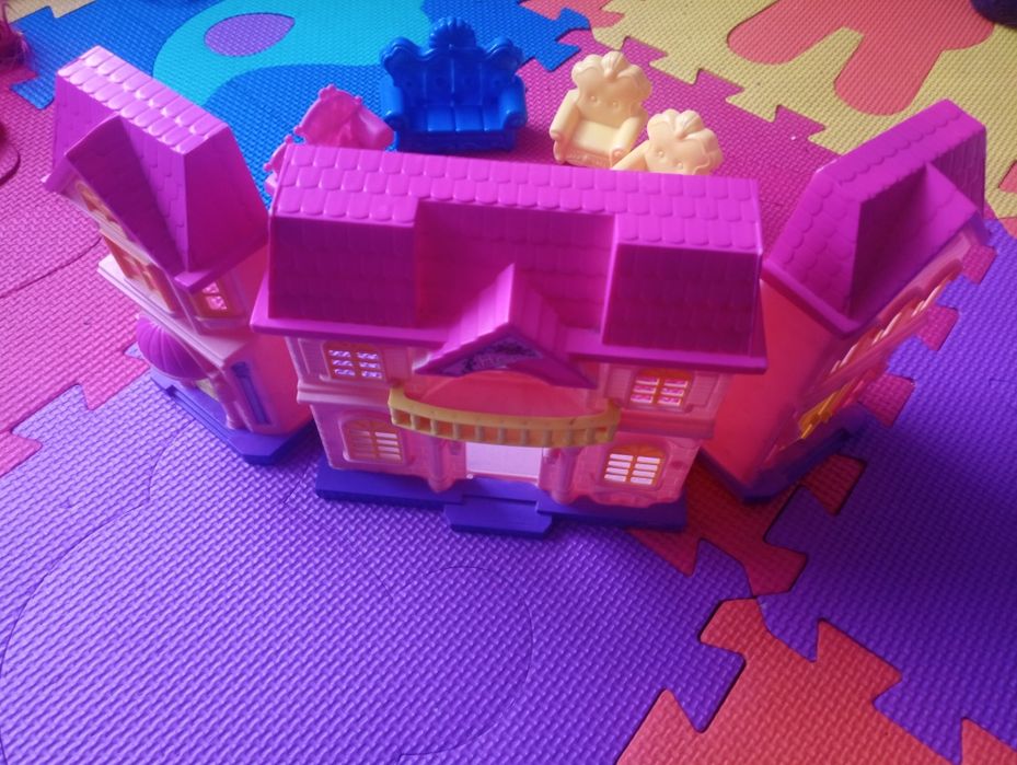 Къща за кукли с мебели