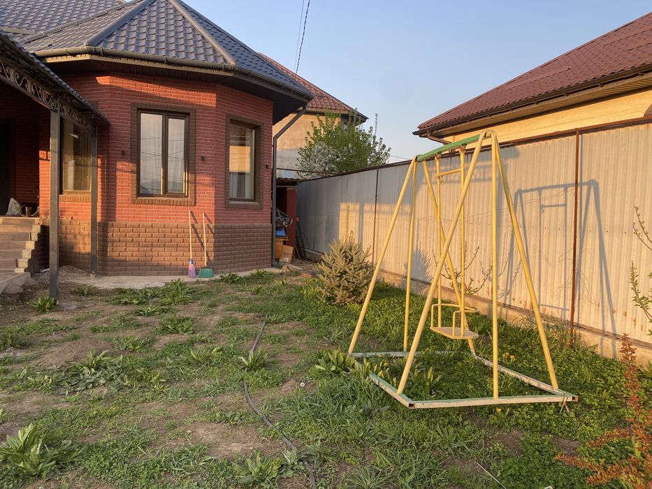 Уличная качеля б/у