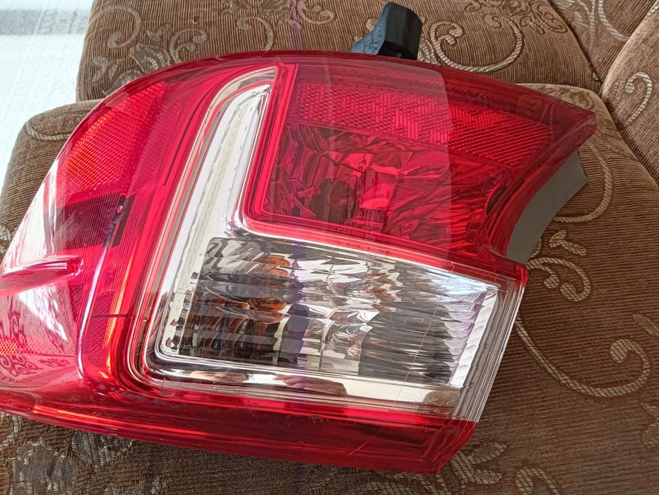 Продам фары для тайота