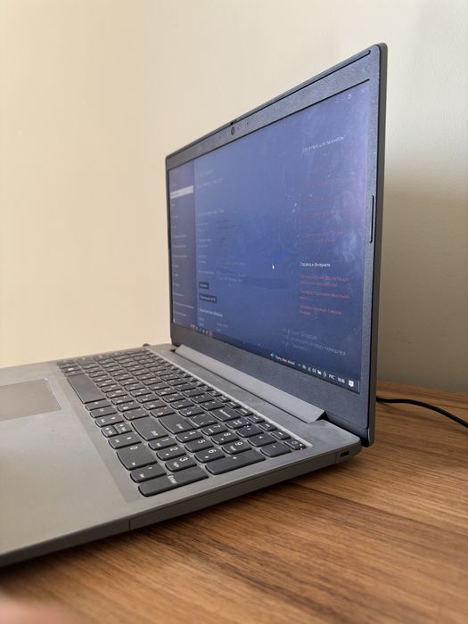 Lenovo v15 noutbuk
