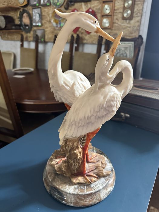 Statuetă decorativă cu două egrete/cocori, 42 cm, bază din onix, 3 kg