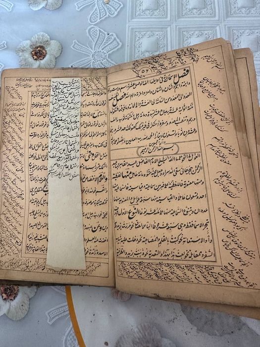 Qadimiy antikvar kitob sotiladi