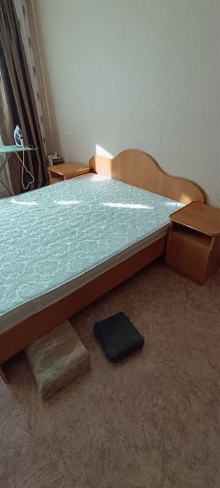 Кровать с матрасом без тумбочек