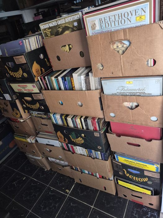 Lot Discuri Vinil colectie 200 in stare buna cu muzica clasică 

- Tot