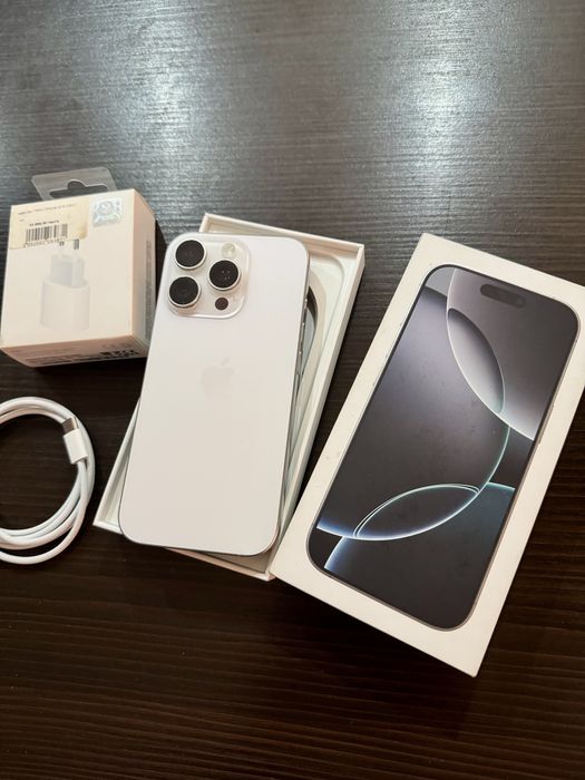 Айфон 16 pro на 256 White Titanium