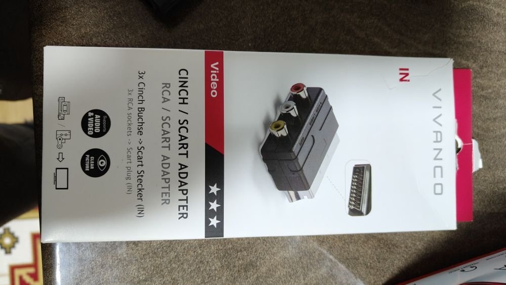 Adaptor video Vivanco RCA/SCART.