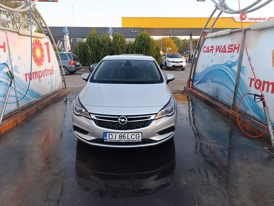 Vând Opel Astra K hatchback 1.6 diesel 110cp - mașina de week-end