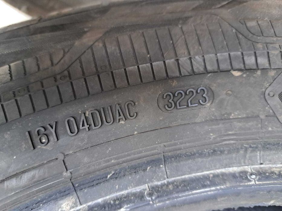 * 4 anvelope 235/60 R17C Continental