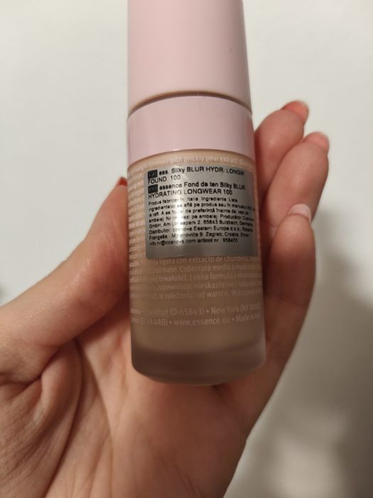 Fond de ten essence silky blur 100