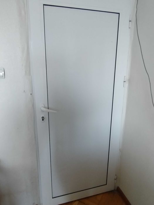 PVC врата демонтирана
