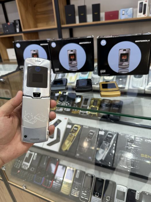 Motorola Rezr V3 i  LEGENDA новый пачка