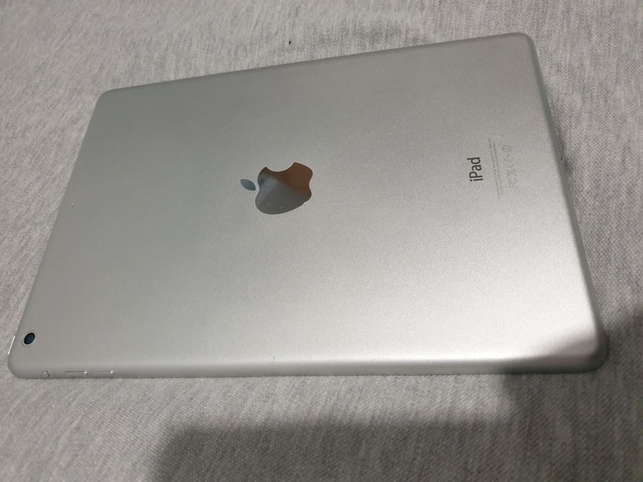 Ipad Air A1474 ca nou ( cu accesorii )