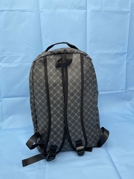 Раница с графика на акула