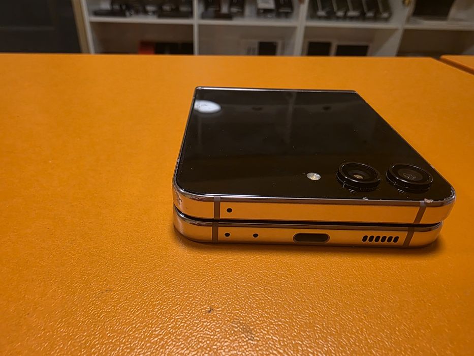 Samsung Z Flip5  256gb 8gb ram, resigilat Lavander factura garantie