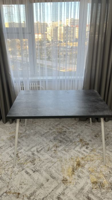 Стол новый.