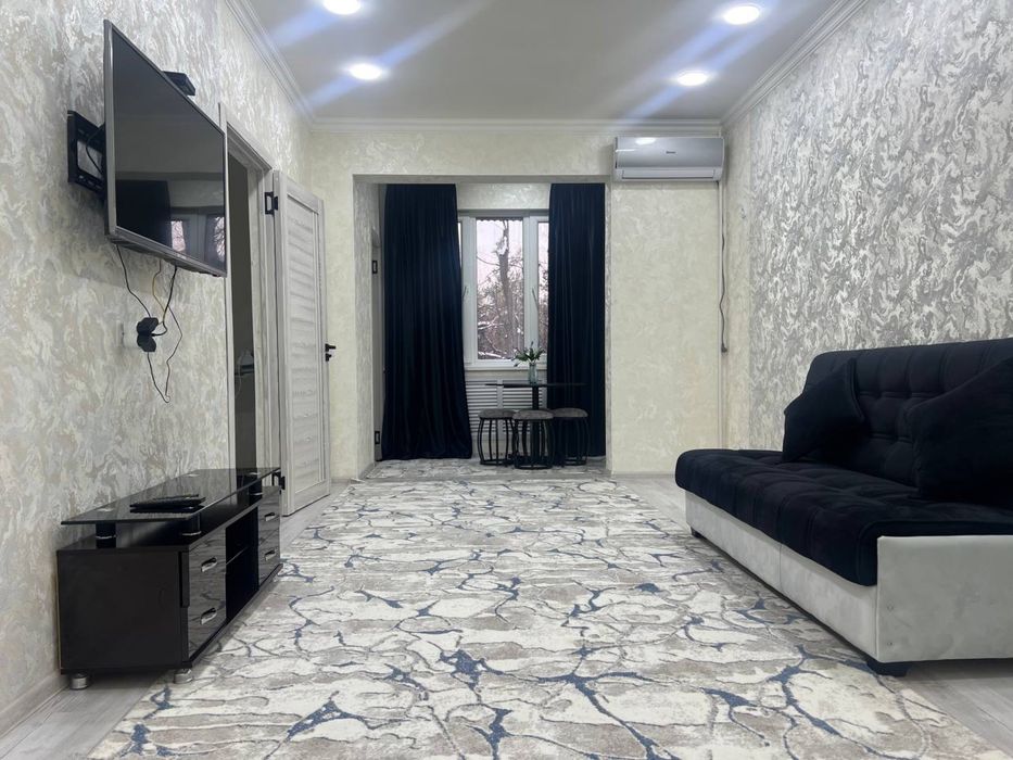 Продам свою квартиру на метро Хамза 2 комнатная