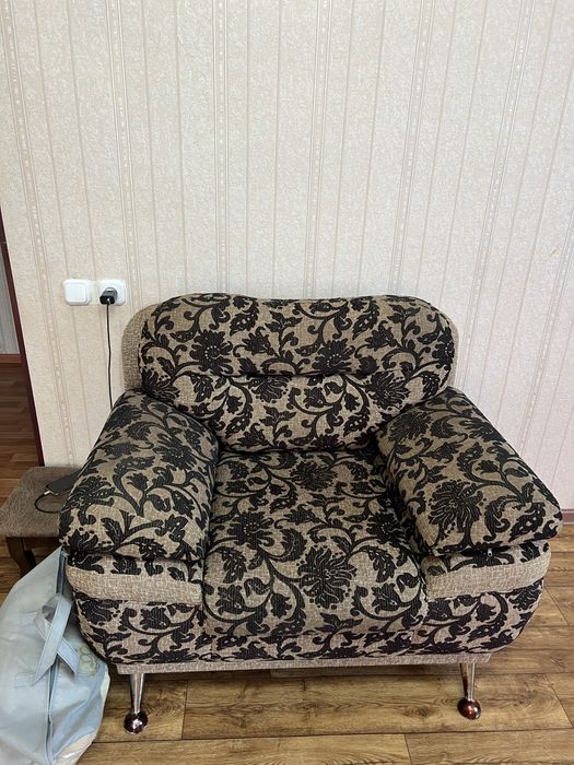 Продам диван с креслами