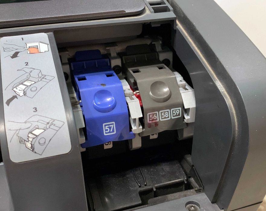 Imprimantă foto HP Photosmart 7760 funcțională, necesită cartușe noi