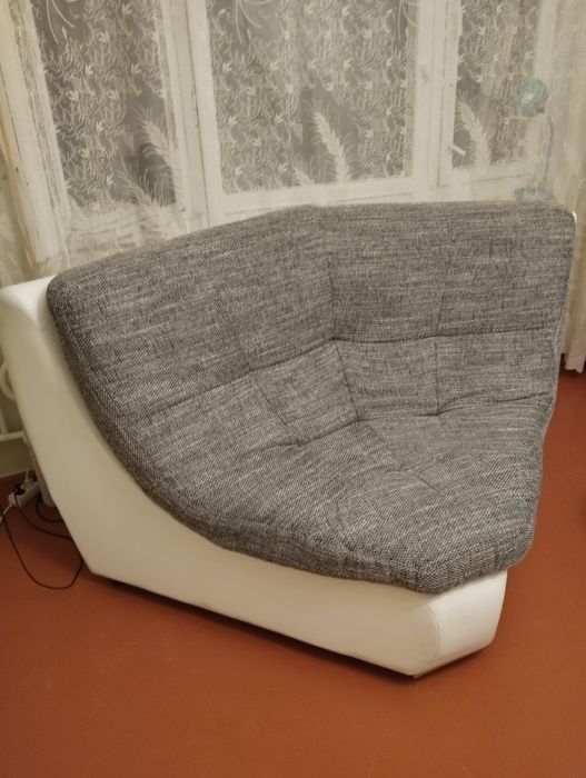 Продаётся угловое кресло от гарнитура