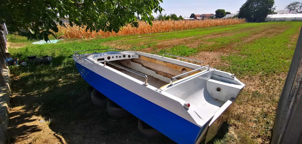 Vand barca Lotus 4.5 m + motor Suzuki DT20