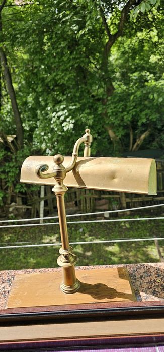 Veioza din alama de birou