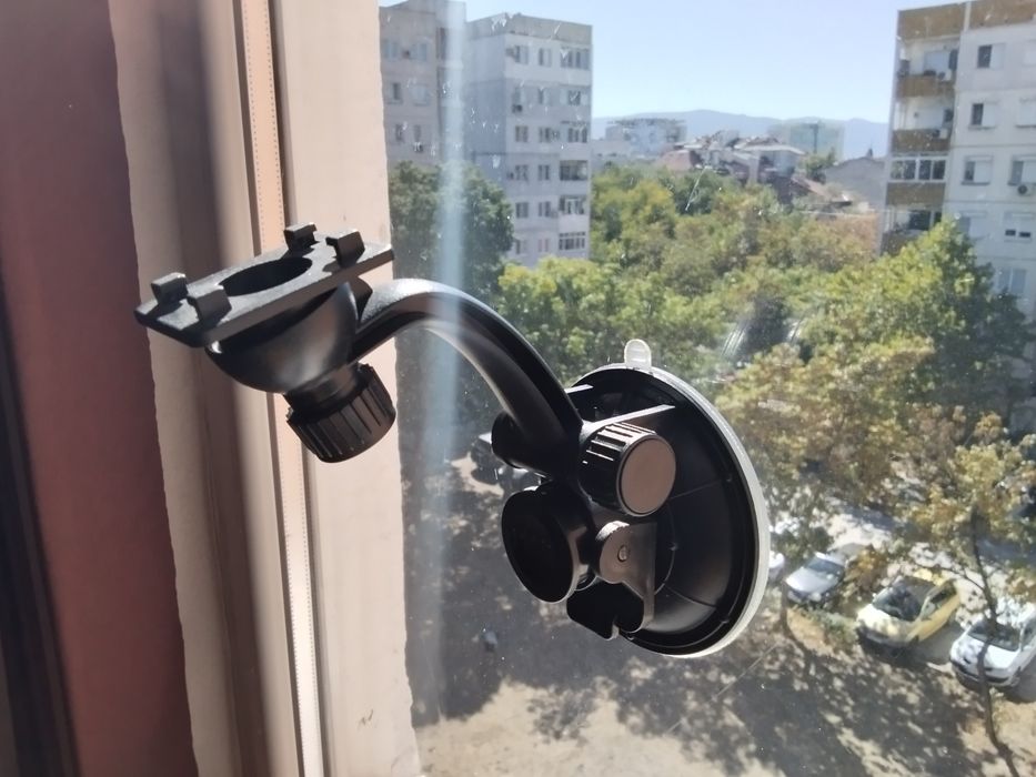 Оригинална немска стандартна стойка за захващане на  джипиес в колата