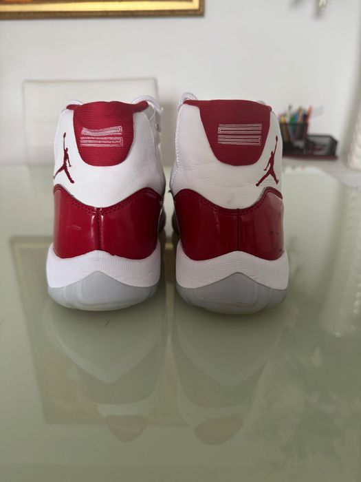 Обувки Jordan 11 cherry red