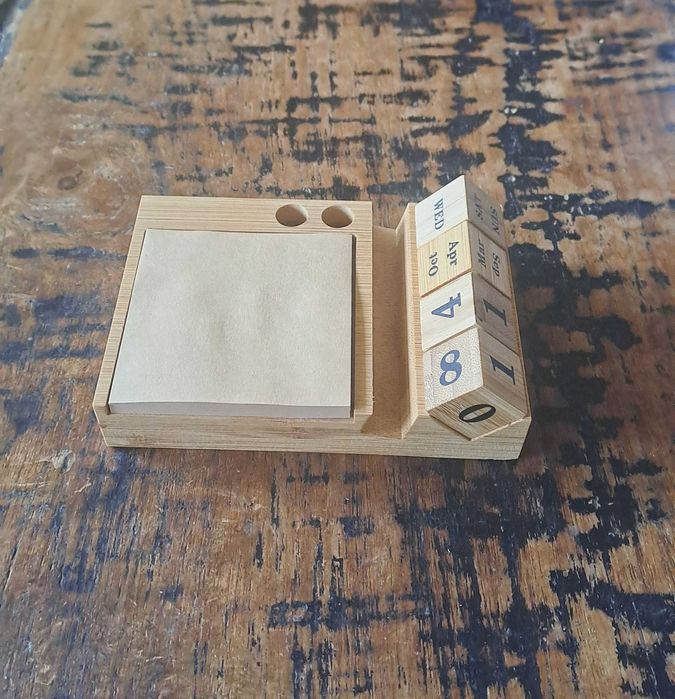 календар вечен с поставка за телефон 2 химикалки хартиено кубче бамбук