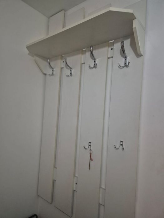 Продам вешалку в прихожую