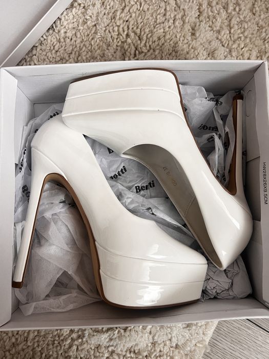 Pantofi albi de lac cu platforma noi