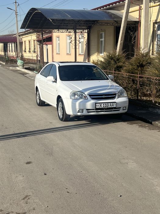 Ласетти 1.8 сотилади