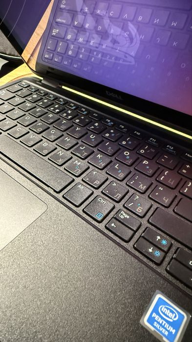 Лаптоп тъчскрийн Dell Latitude 3190 2 in 1 + мишка Fujitsu + чанта