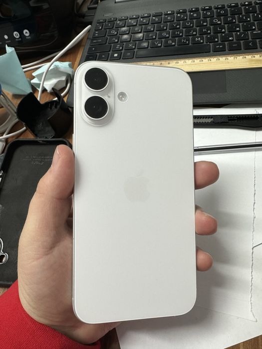 Продам айфон 16+ 128 белый