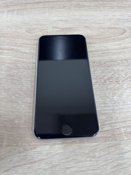 Срочно продаётся iPhone SE 2020 года.