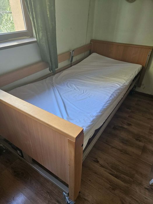 Болнично легло електрическо