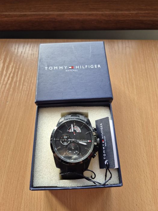 Часовник Tommy Hilfiger