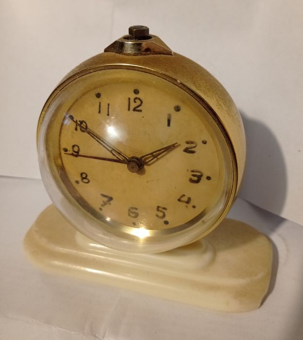 Vând sau schimb obiecte vechi.Preț în funcție de obiectul ales.