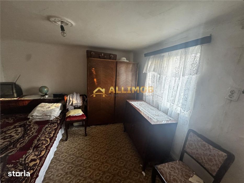 Casa batraneasca si teren 758 mp in Negoiesti.