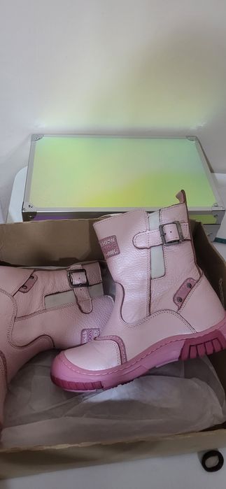 Продам новые зимние сапоги для девочки