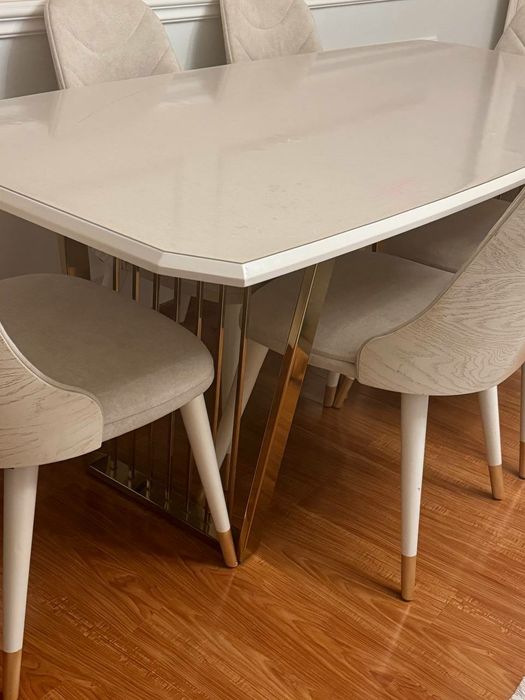 Стол и 6 стульев