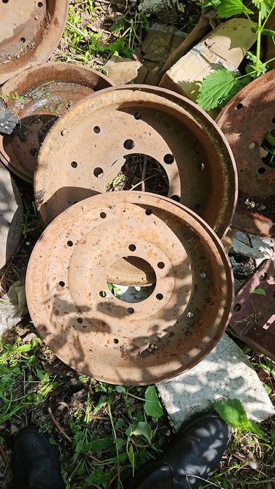 Ступицы   и диски колес  рабочие и новые разные