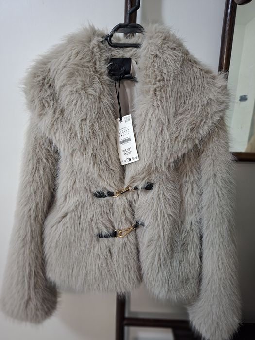 Vind  blana sintetica Zara