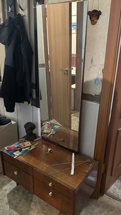 Отдам дарлм срочно мебель самовывоз