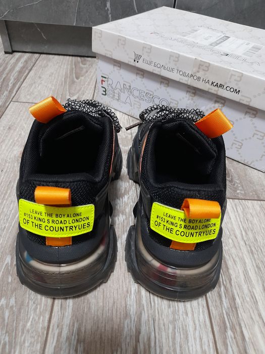 Женские кроссовки